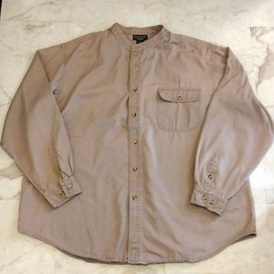 Kingston Road casual button down shirt.